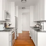 Luxurious 2-Bedroom 2 Bath Stay Close To Central Park & Broadway