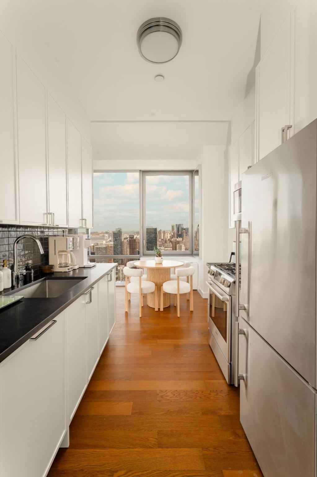 Apartment Luxurious 2-bedroom 2 Bath Close To Park & Broadway
