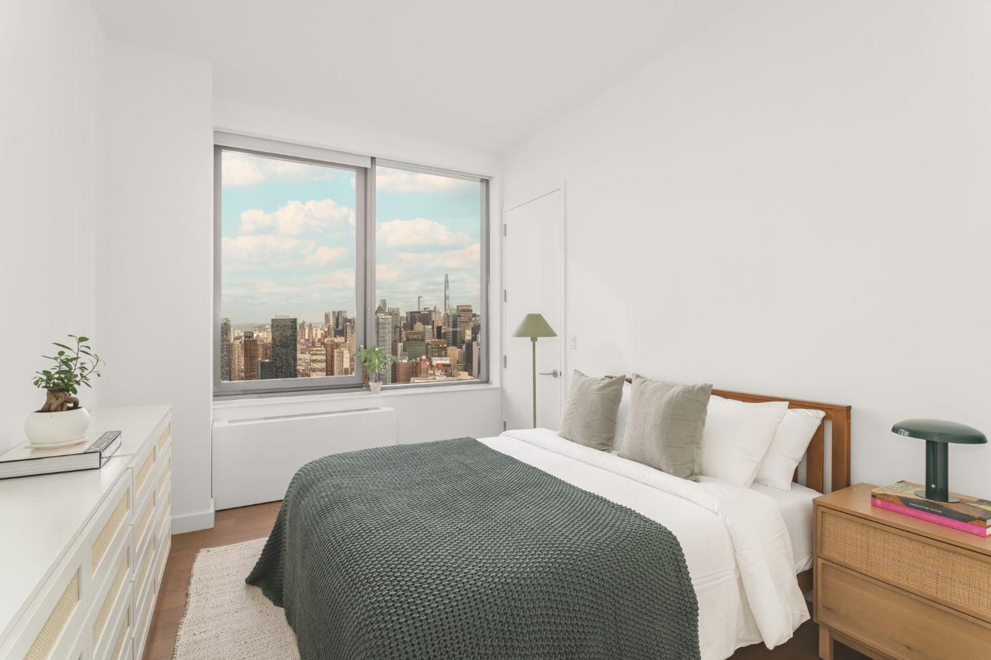 Luxurious 2-bedroom 2 Bath Close To Park & Broadway *