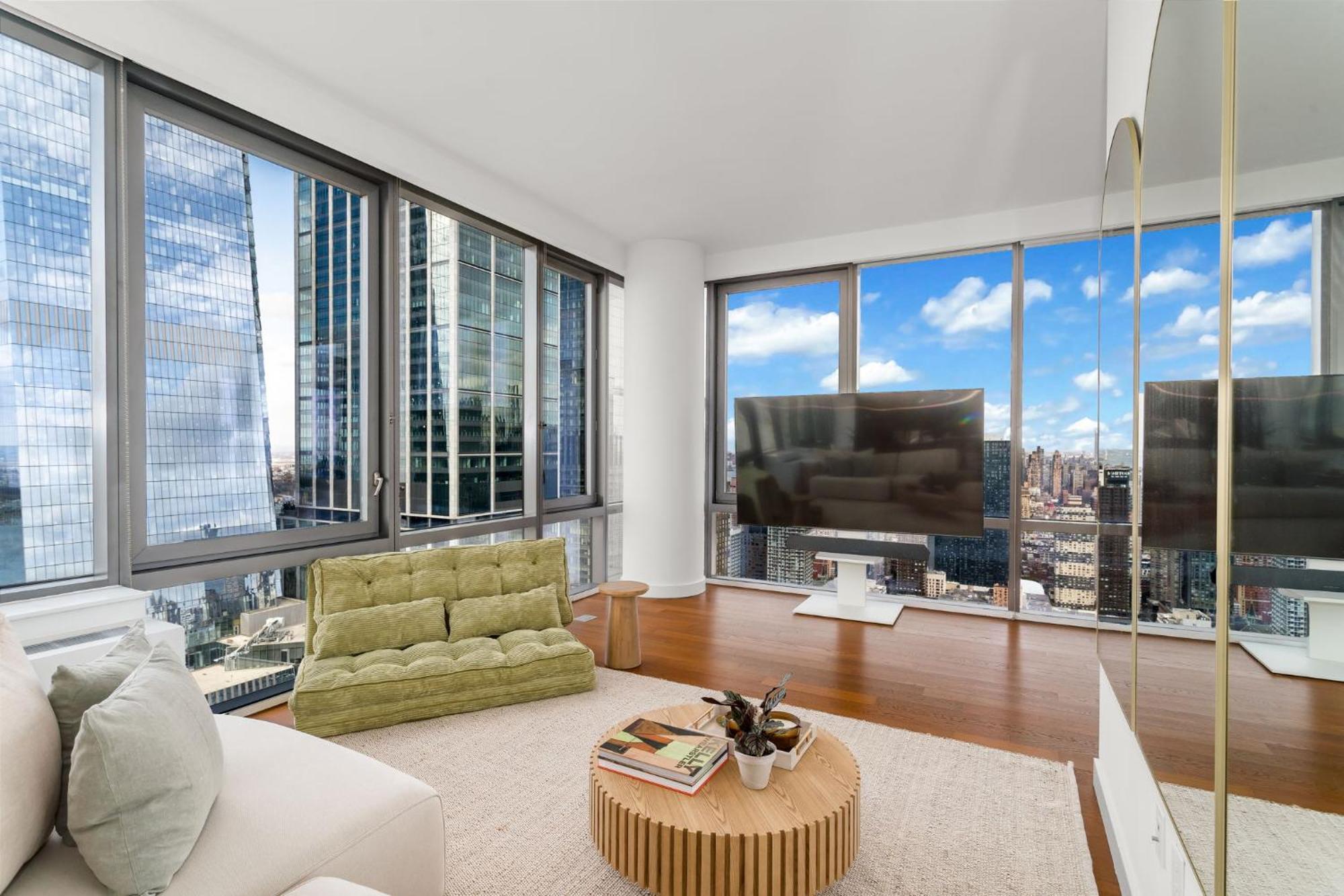Luxurious 2-bedroom 2 Bath Close To Park & Broadway Apartment