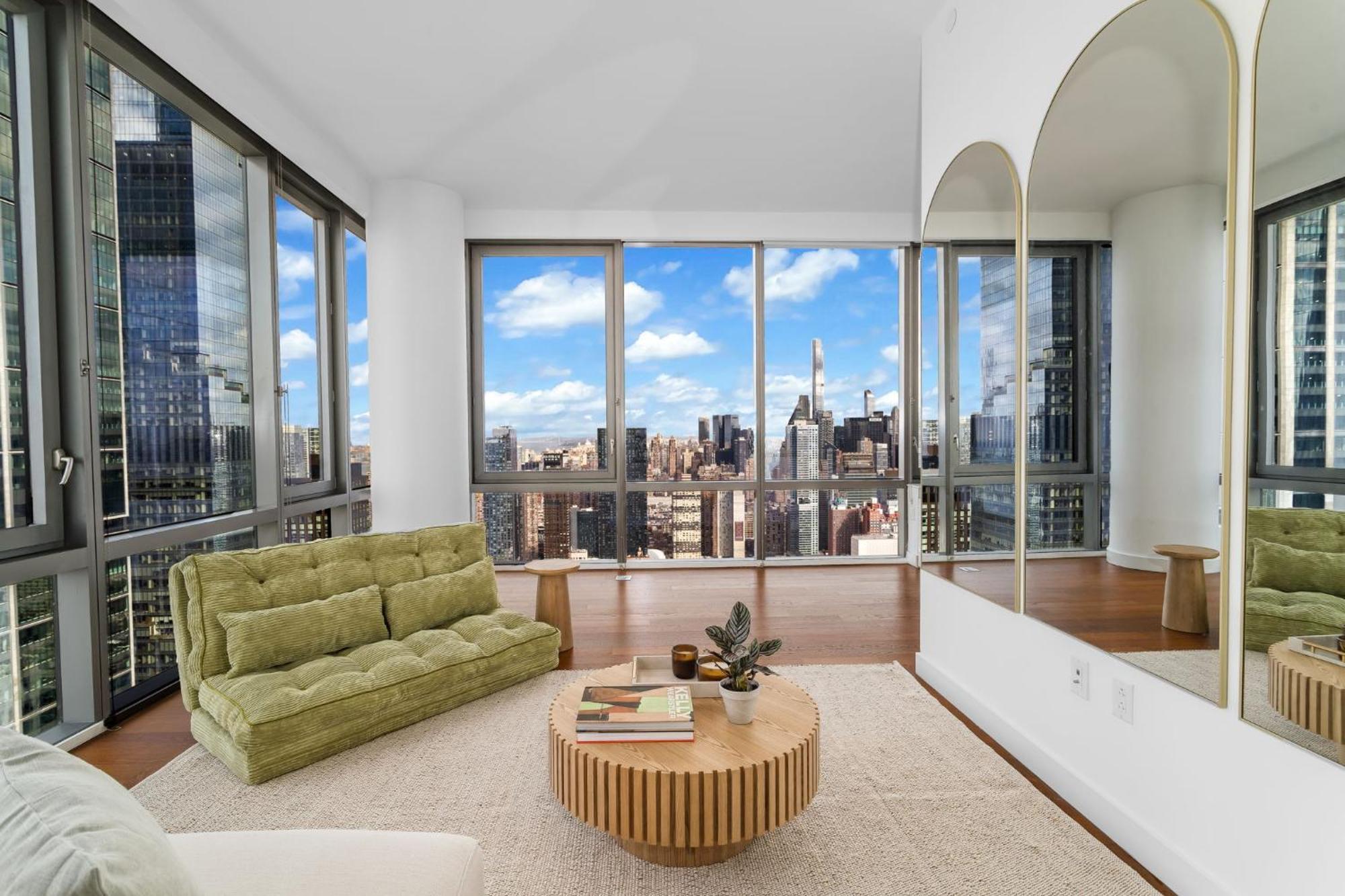 Luxurious 2-bedroom 2 Bath Close To Park & Broadway Apartment *
